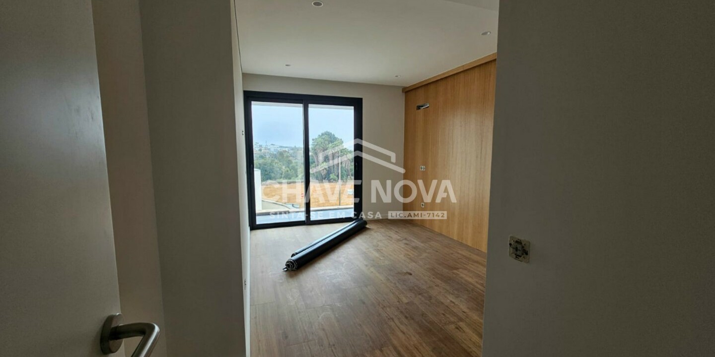 GN/01862 Moradia em Banda V3+1 Nova com piscina Madalena Vila Nova de Gaia Porto