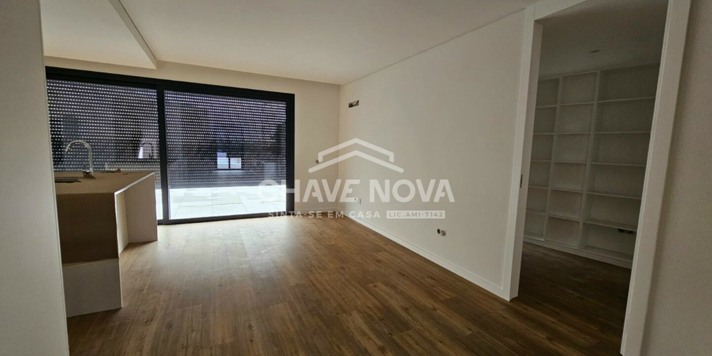 GN/01862 Moradia em Banda V3+1 Nova com piscina Madalena Vila Nova de Gaia Porto