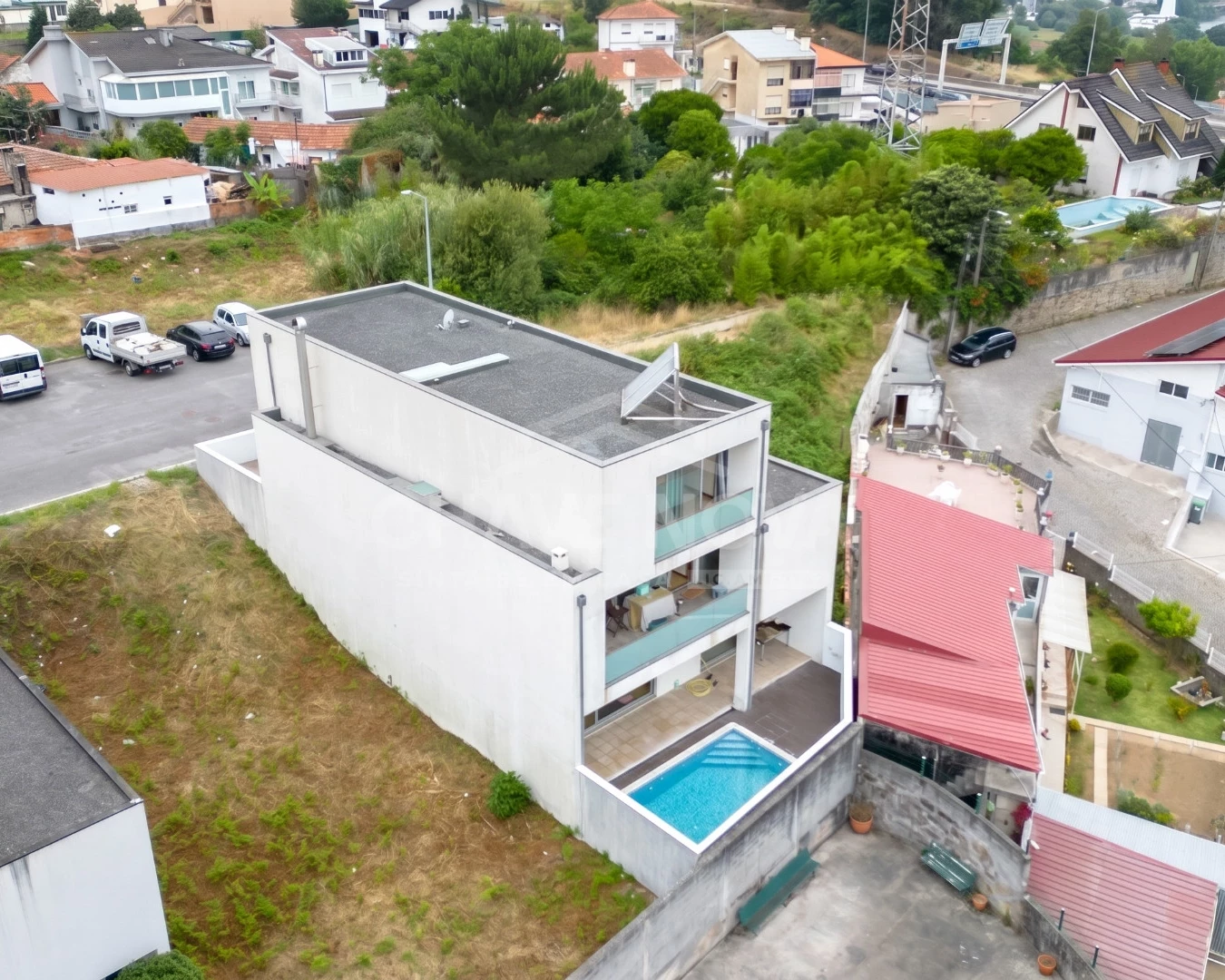 GN/02427 Moradia Geminada T4 Piscina Oliveira do Douro Vila Nova de Gaia Porto