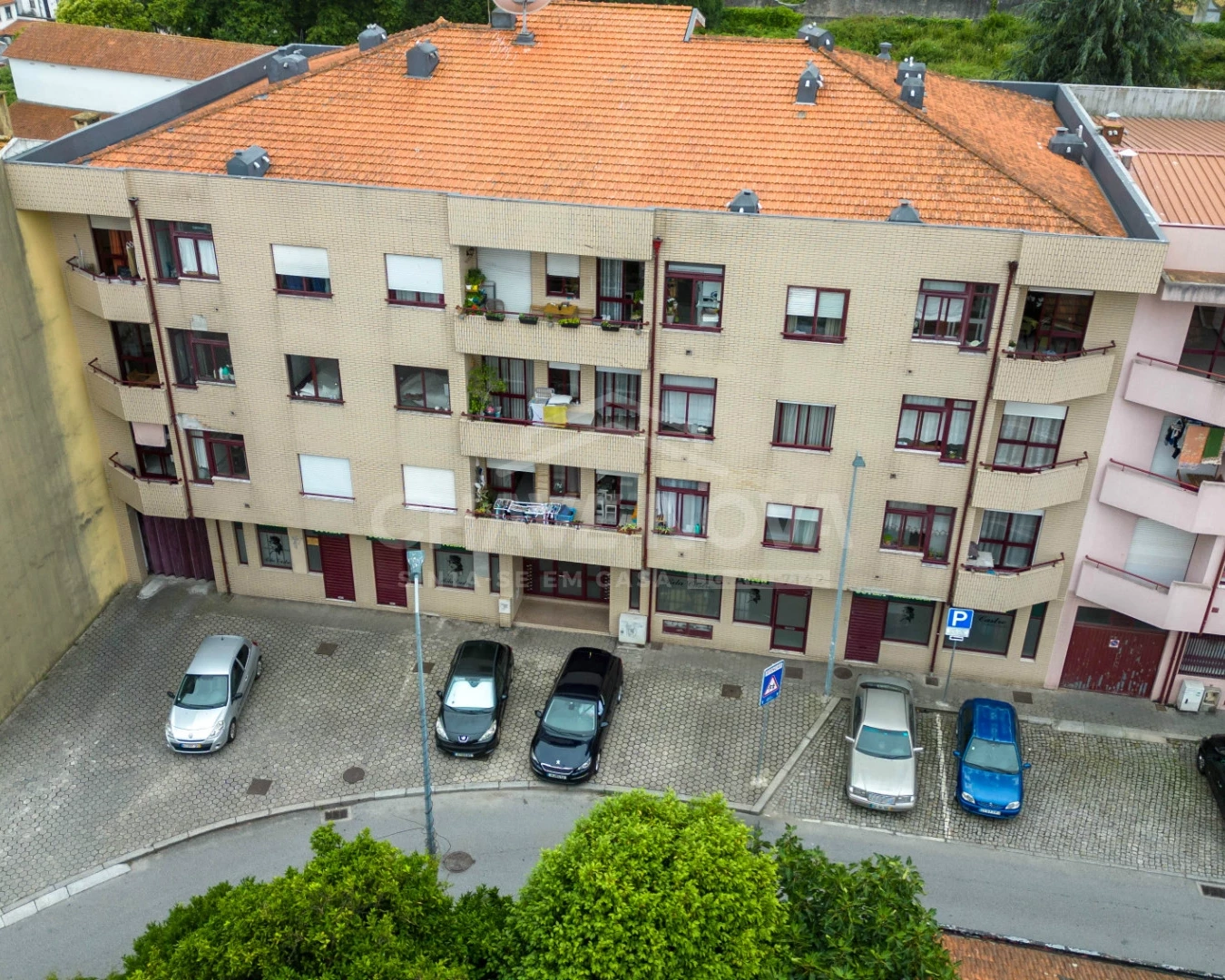 GN/02428 Loja Comercial Santa Marinha Candal Vila Nova de Gaia Porto
