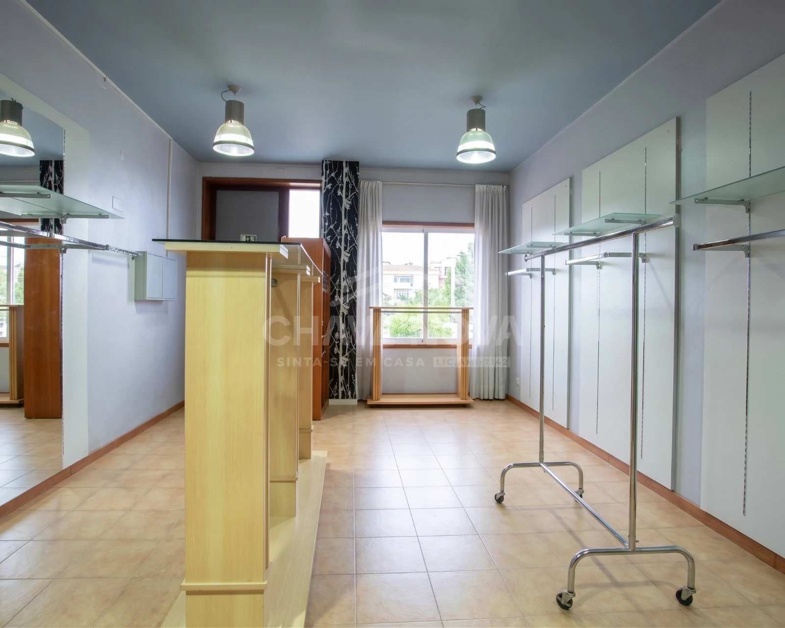 GN/02428 Loja Comercial Santa Marinha Candal Vila Nova de Gaia Porto