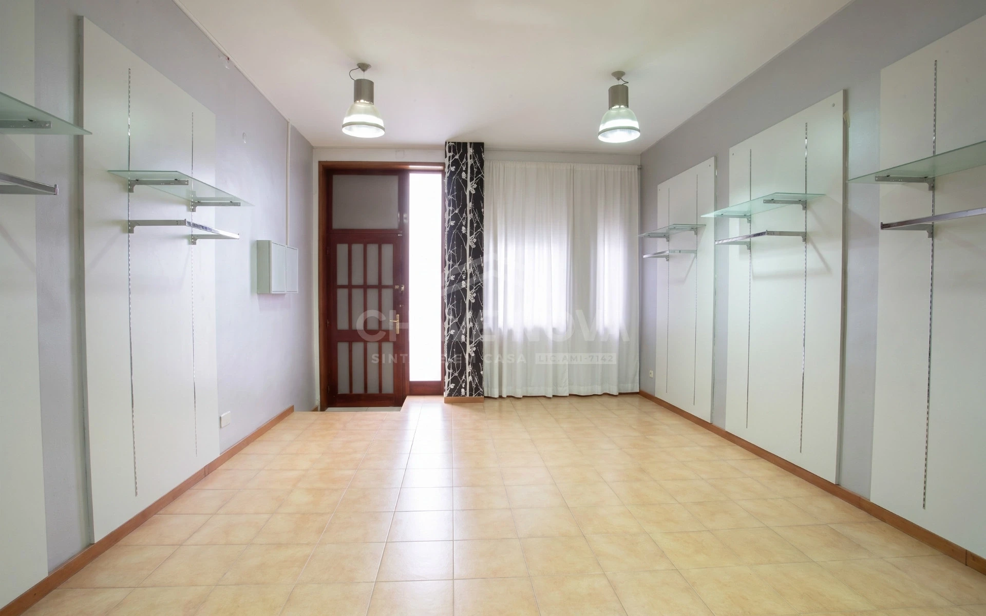 GN/02428 Loja Comercial Santa Marinha Candal Vila Nova de Gaia Porto