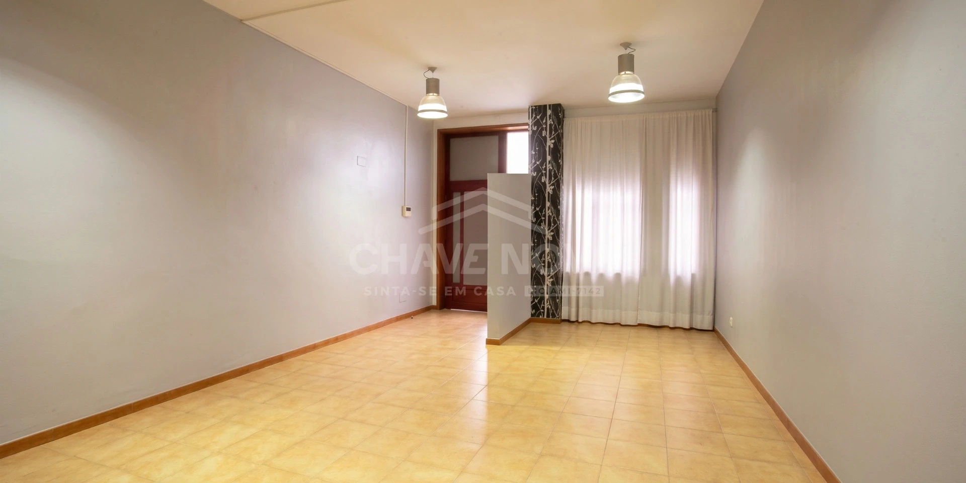 GN/02428 Loja Comercial Santa Marinha Candal Vila Nova de Gaia Porto