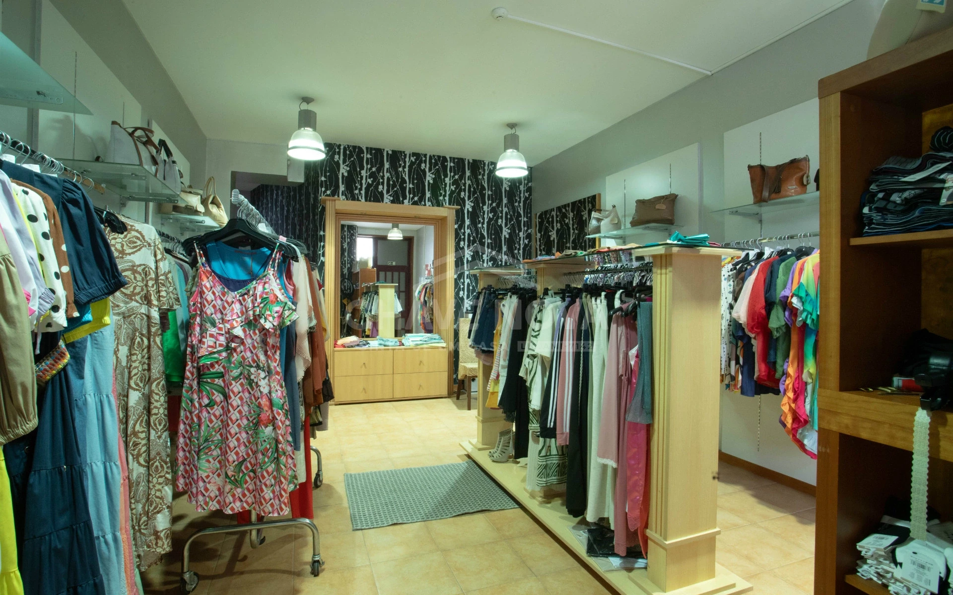 GN/02428 Loja Comercial Santa Marinha Candal Vila Nova de Gaia Porto