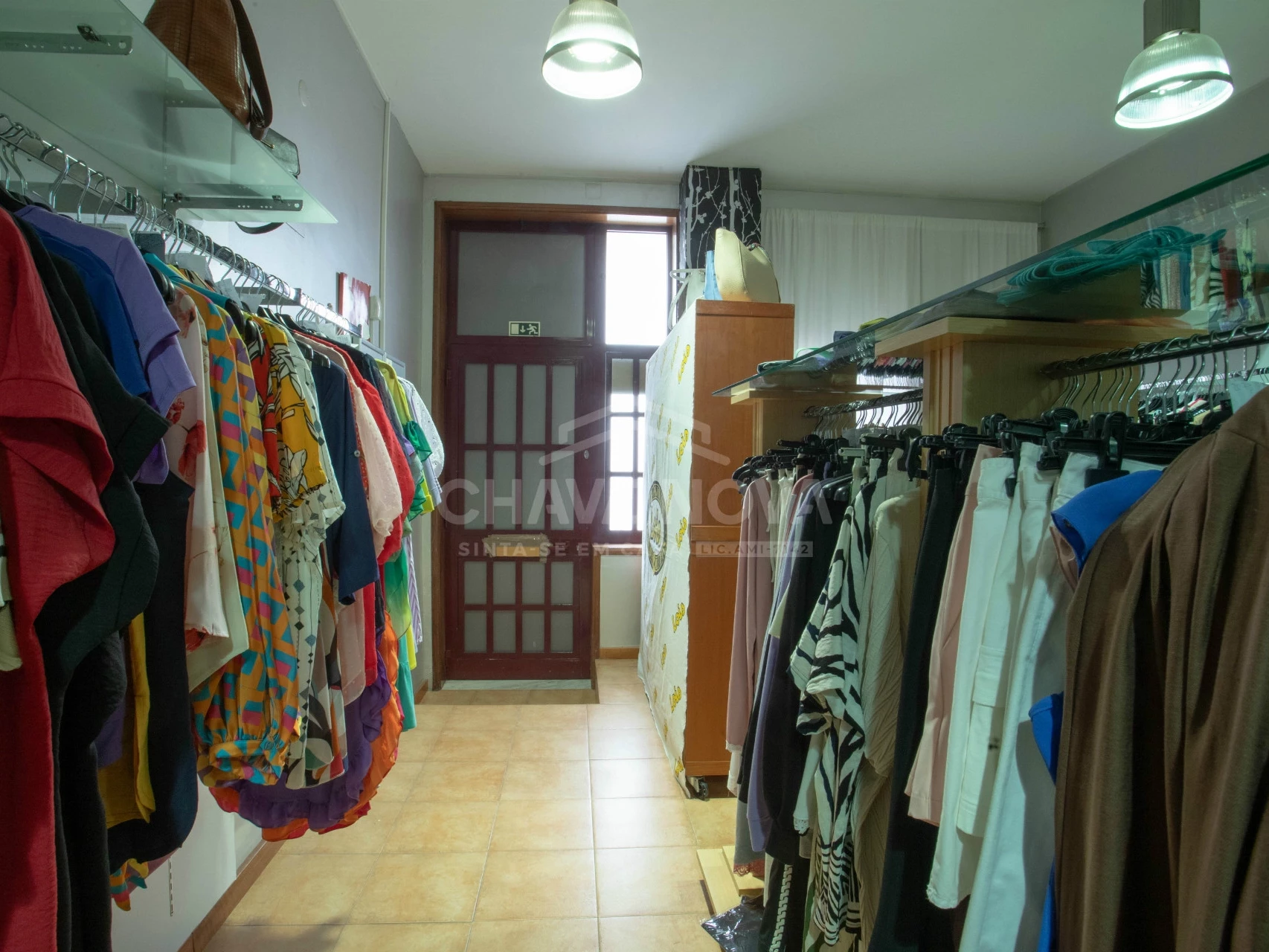 GN/02428 Loja Comercial Santa Marinha Candal Vila Nova de Gaia Porto