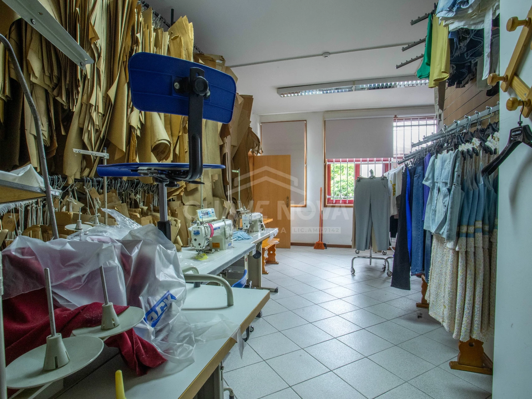 GN/02432 4 Lojas Comerciais em Santa Marinha Vila Nova de Gaia Porto