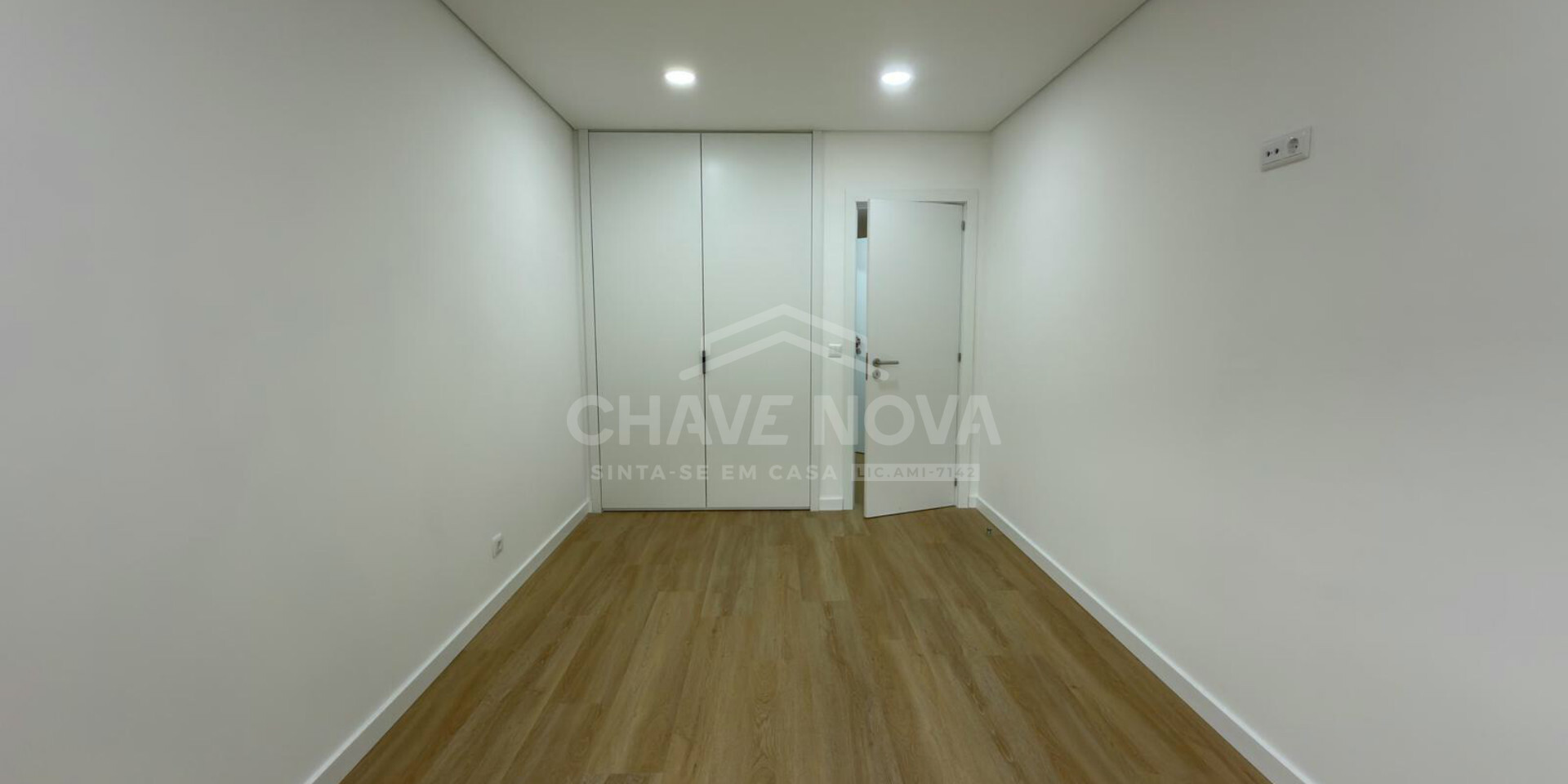 Apartamento T1 Office Santa Marinha Renovado