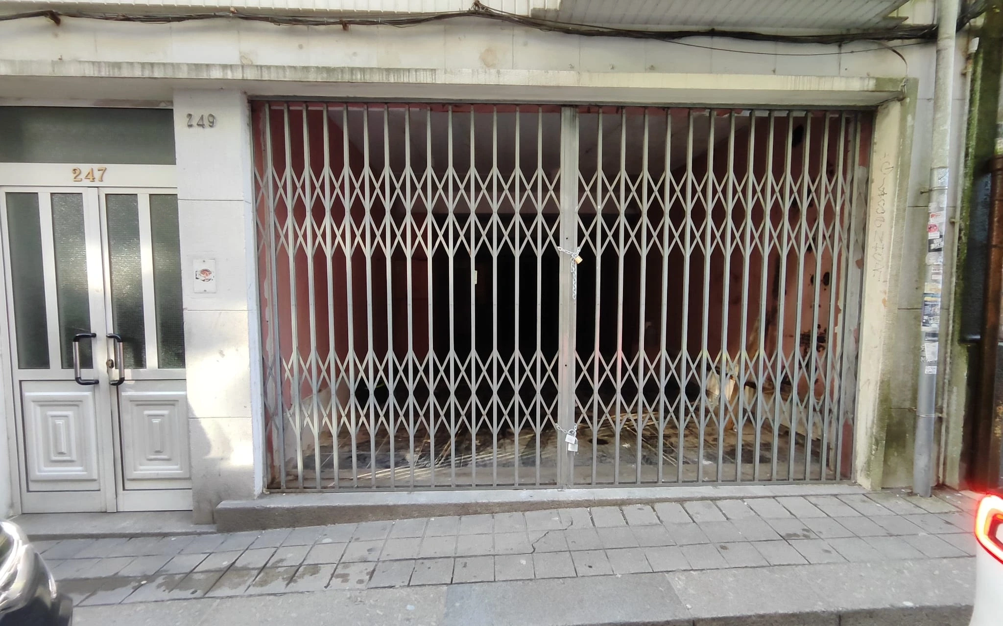 GN/02439 Espaço comercial Fachada Cedofeita Metro Trindade Porto