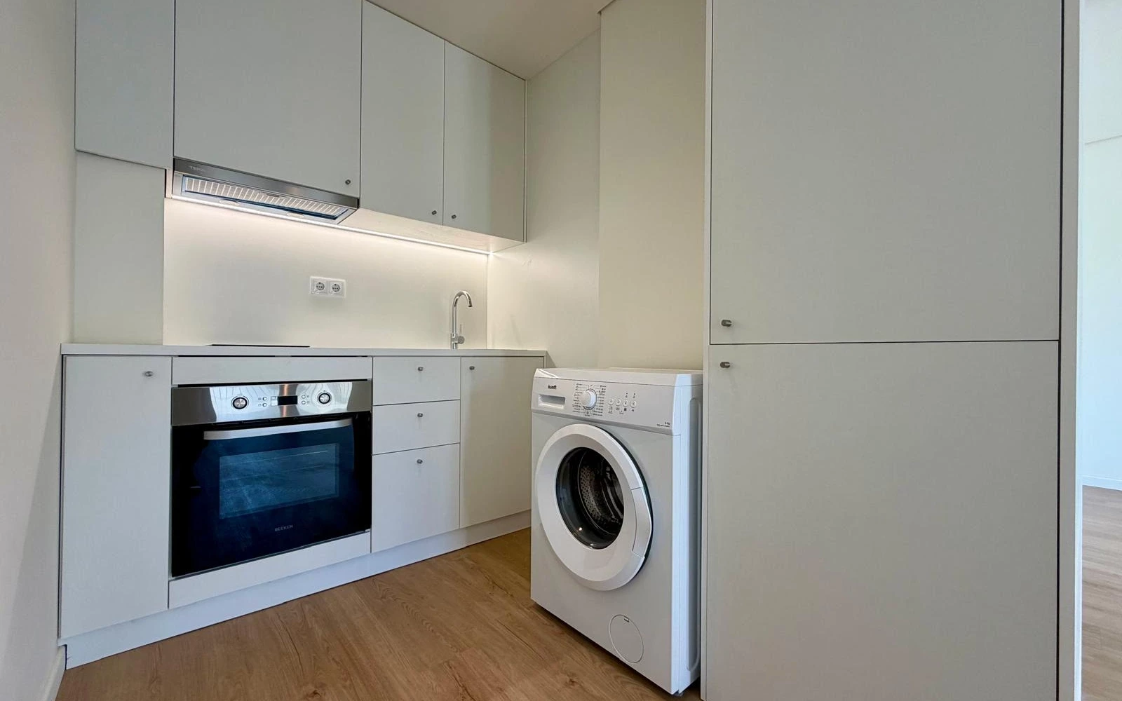 GN/02442 Apartamento T0 com Terraço Novo Rua 5 de Outubro Porto