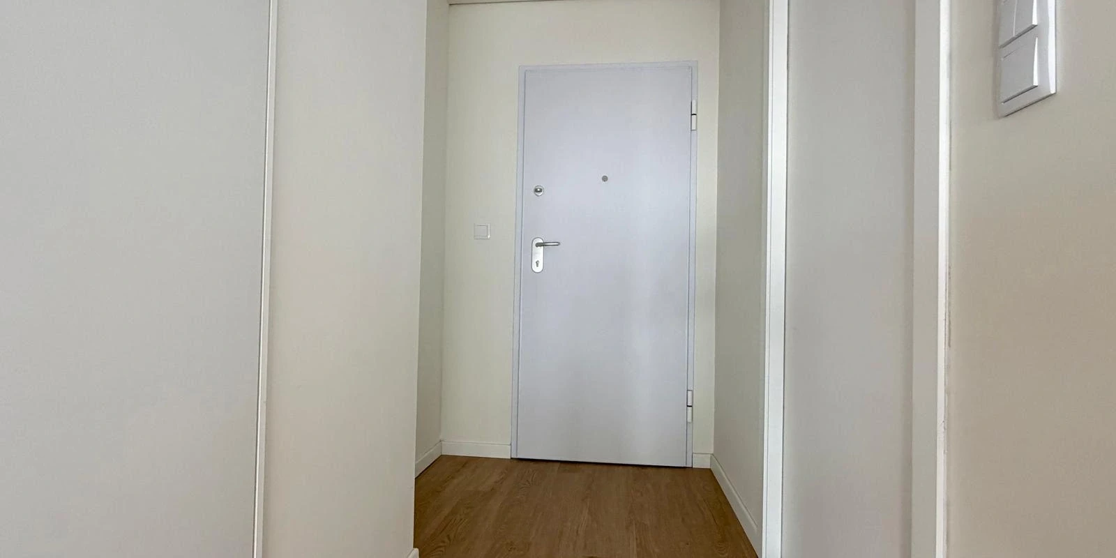 GN/02442 Apartamento T0 com Terraço Novo Rua 5 de Outubro Porto