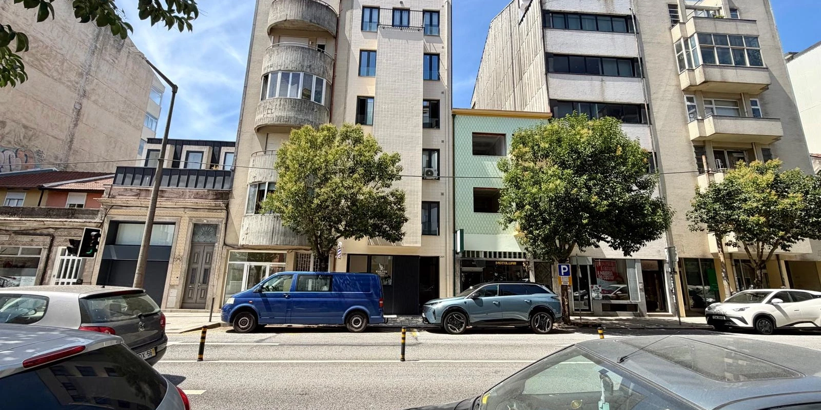 GN/02442 Apartamento T0 com Terraço Novo Rua 5 de Outubro Porto