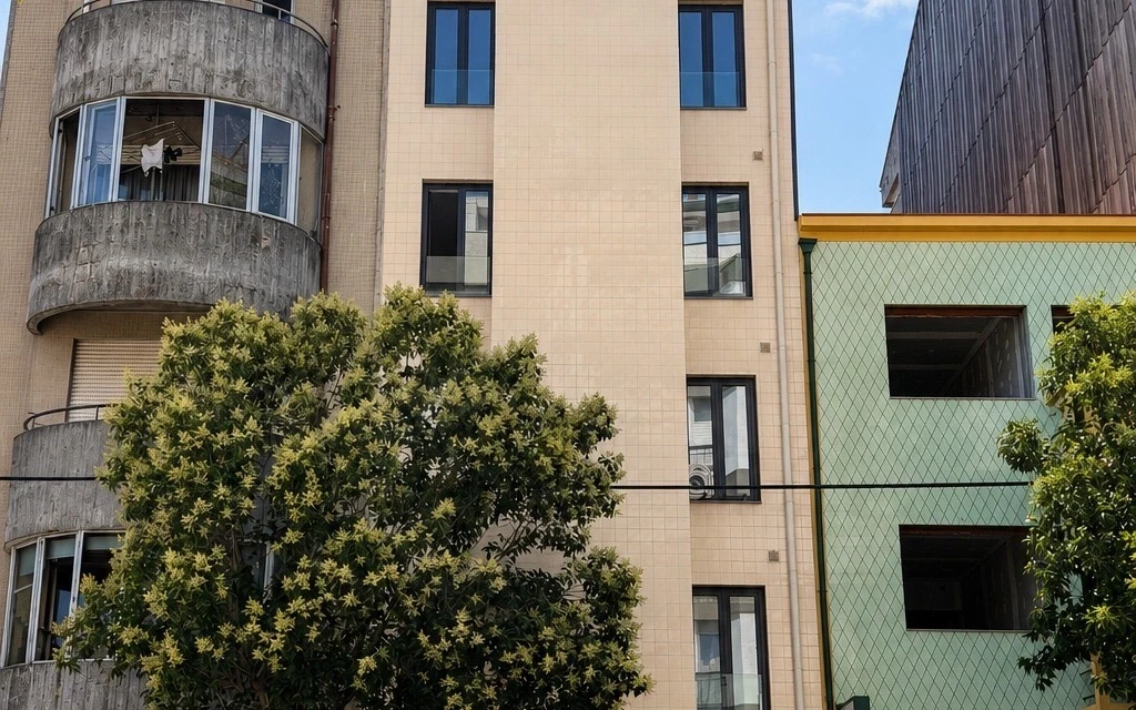 GN/02442 Apartamento T0 com Terraço Novo Rua 5 de Outubro Porto