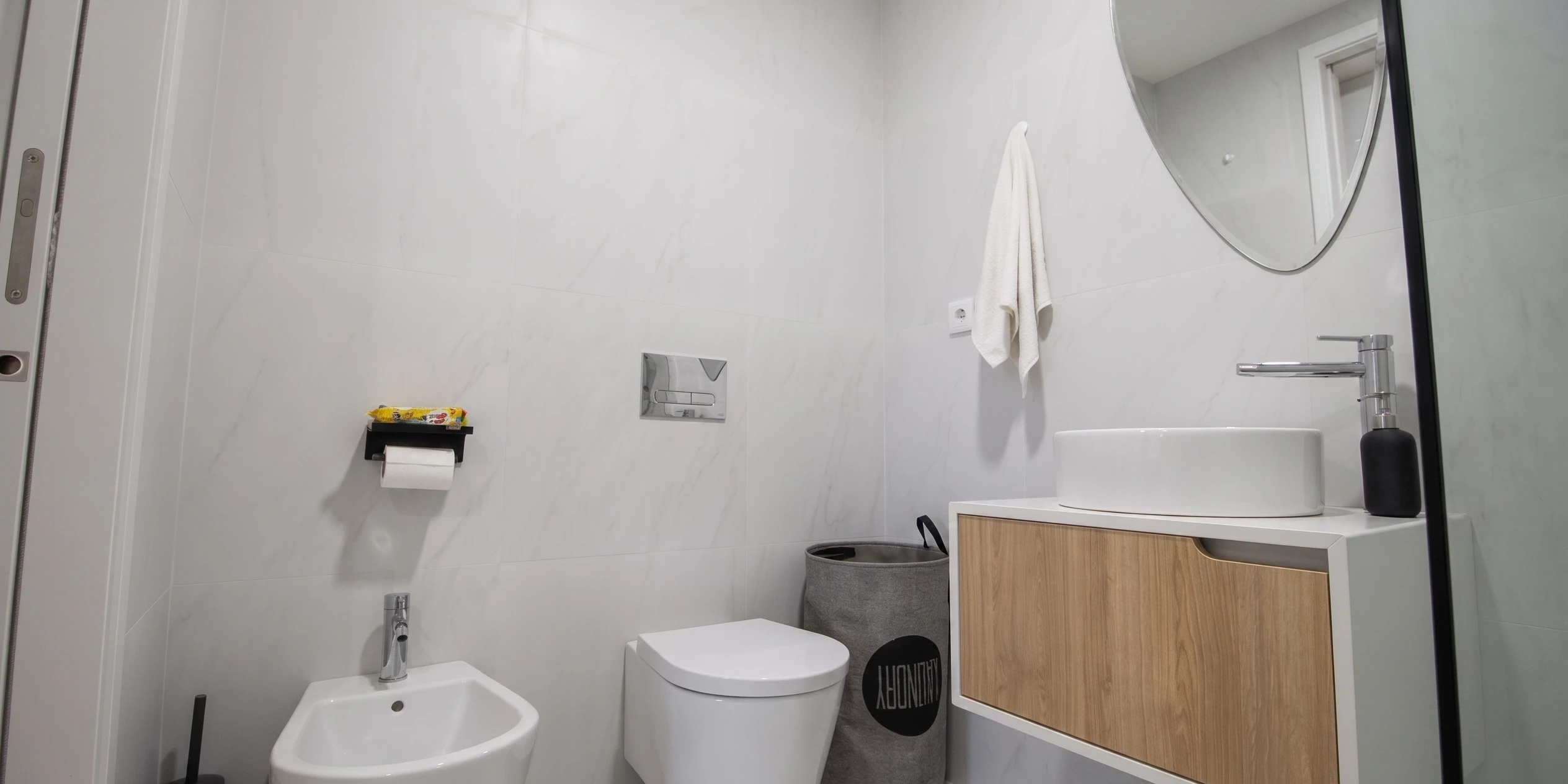 GN/02443 Casa de Banho Apartamento T2 Como Novo Candal santa Marinha Vila Nova de Gaia Porto