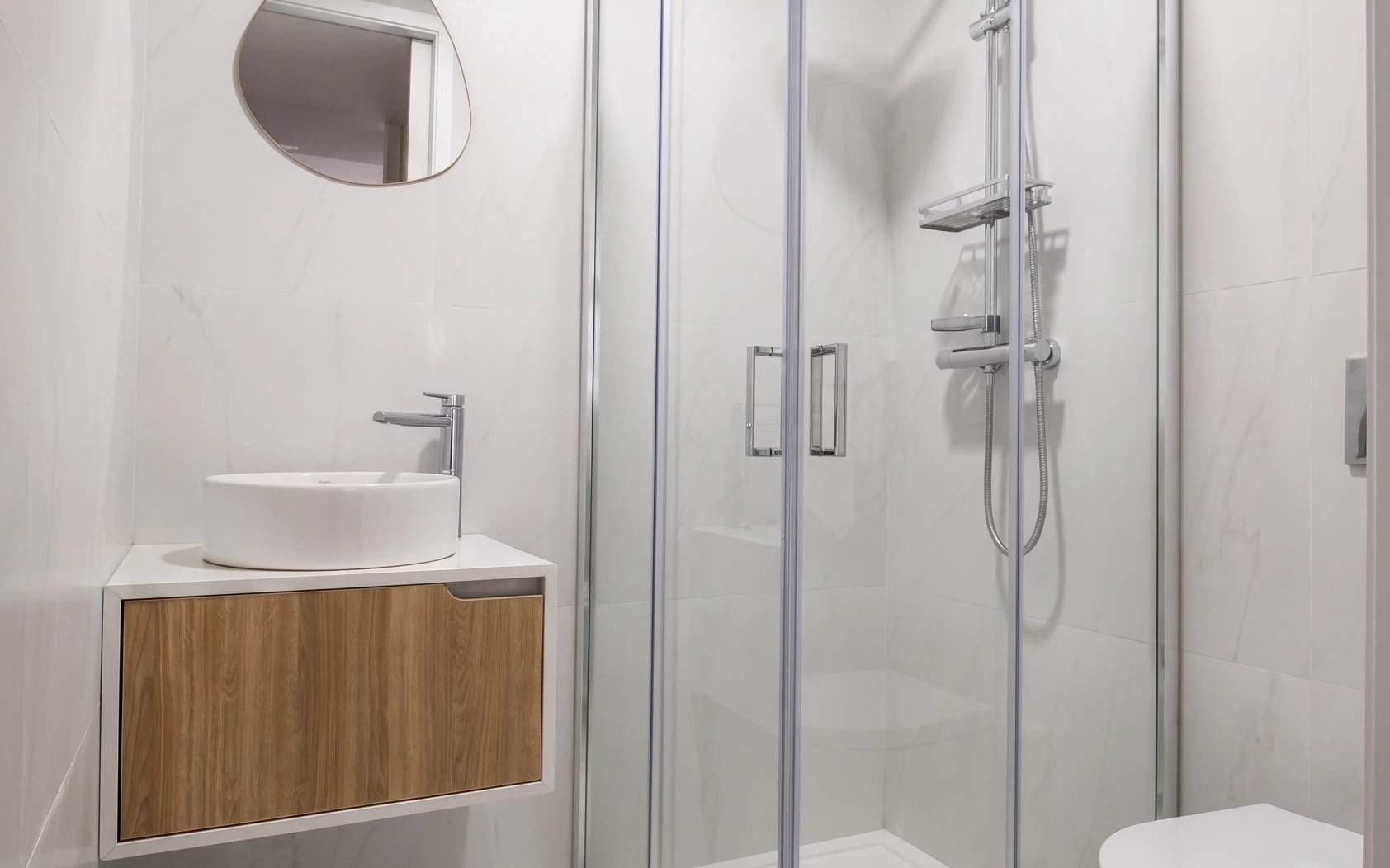 GN/02443 Casa de Banho Apartamento T2 Como Novo Candal santa Marinha Vila Nova de Gaia Porto
