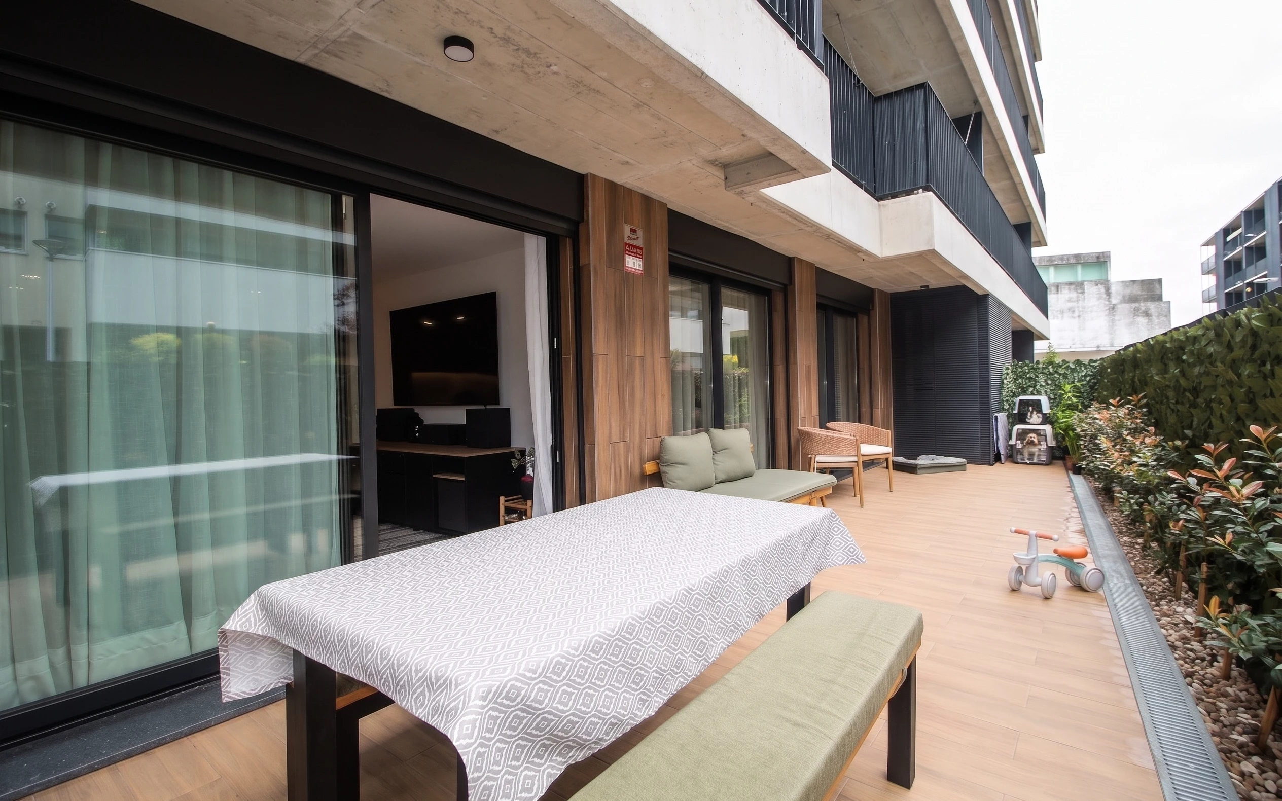 GN/02443 Terraço Apartamento T2 Como Novo Candal santa Marinha Vila Nova de Gaia Porto
