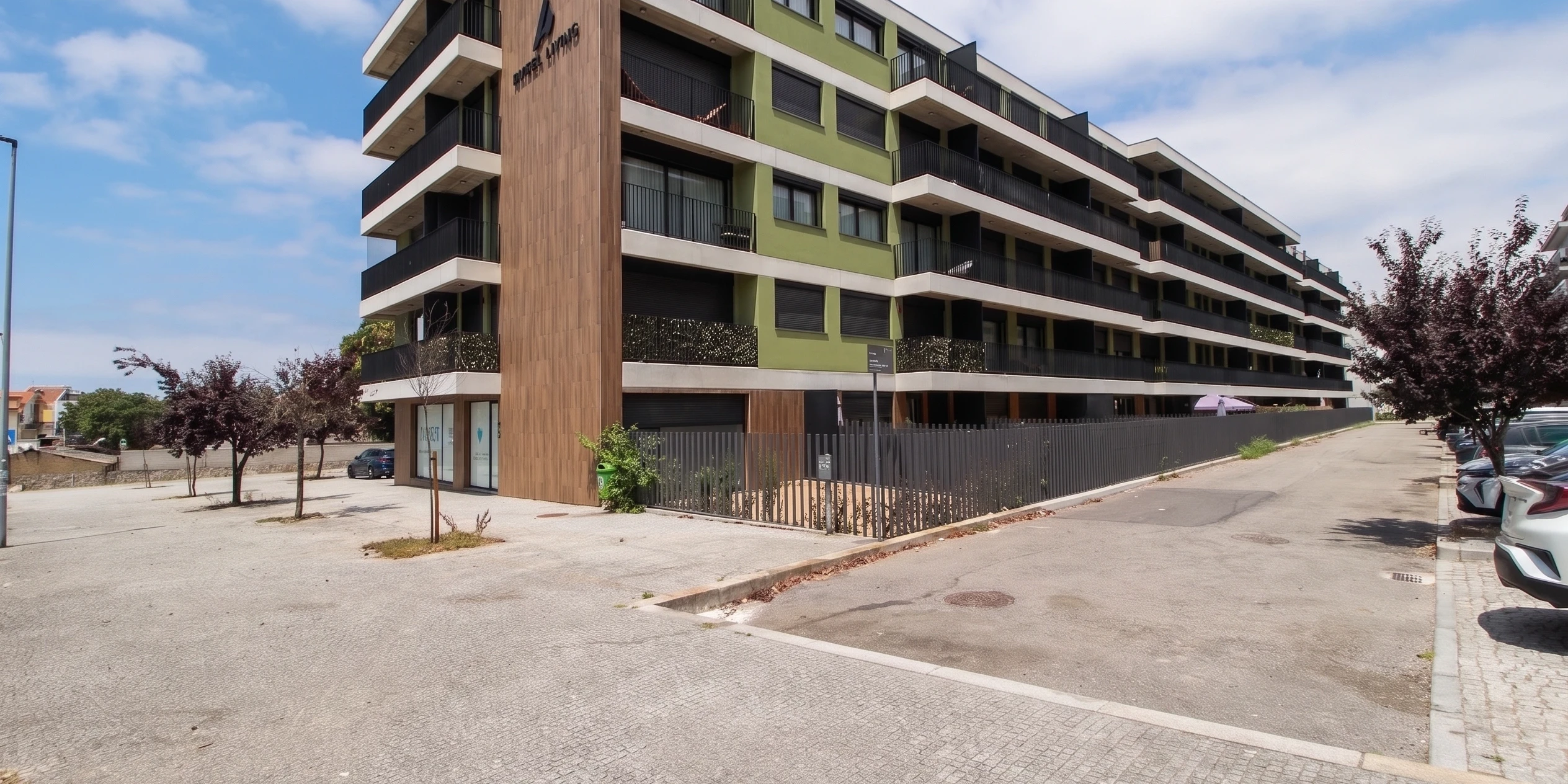 GN/02443 Fachada Apartamento T2 Como Novo Candal santa Marinha Vila Nova de Gaia Porto