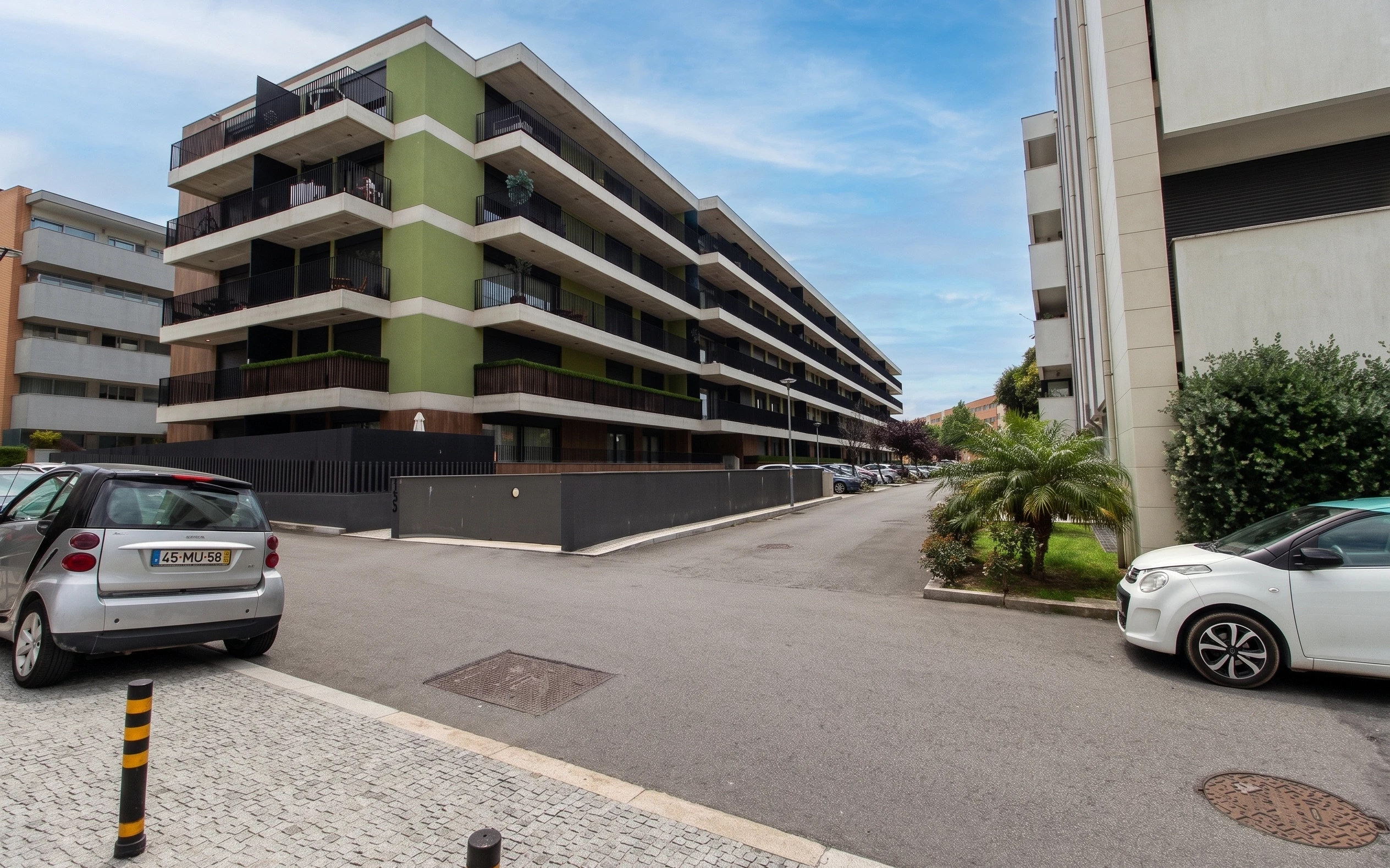 GN/02443 Fachada Apartamento T2 Como Novo Candal santa Marinha Vila Nova de Gaia Porto