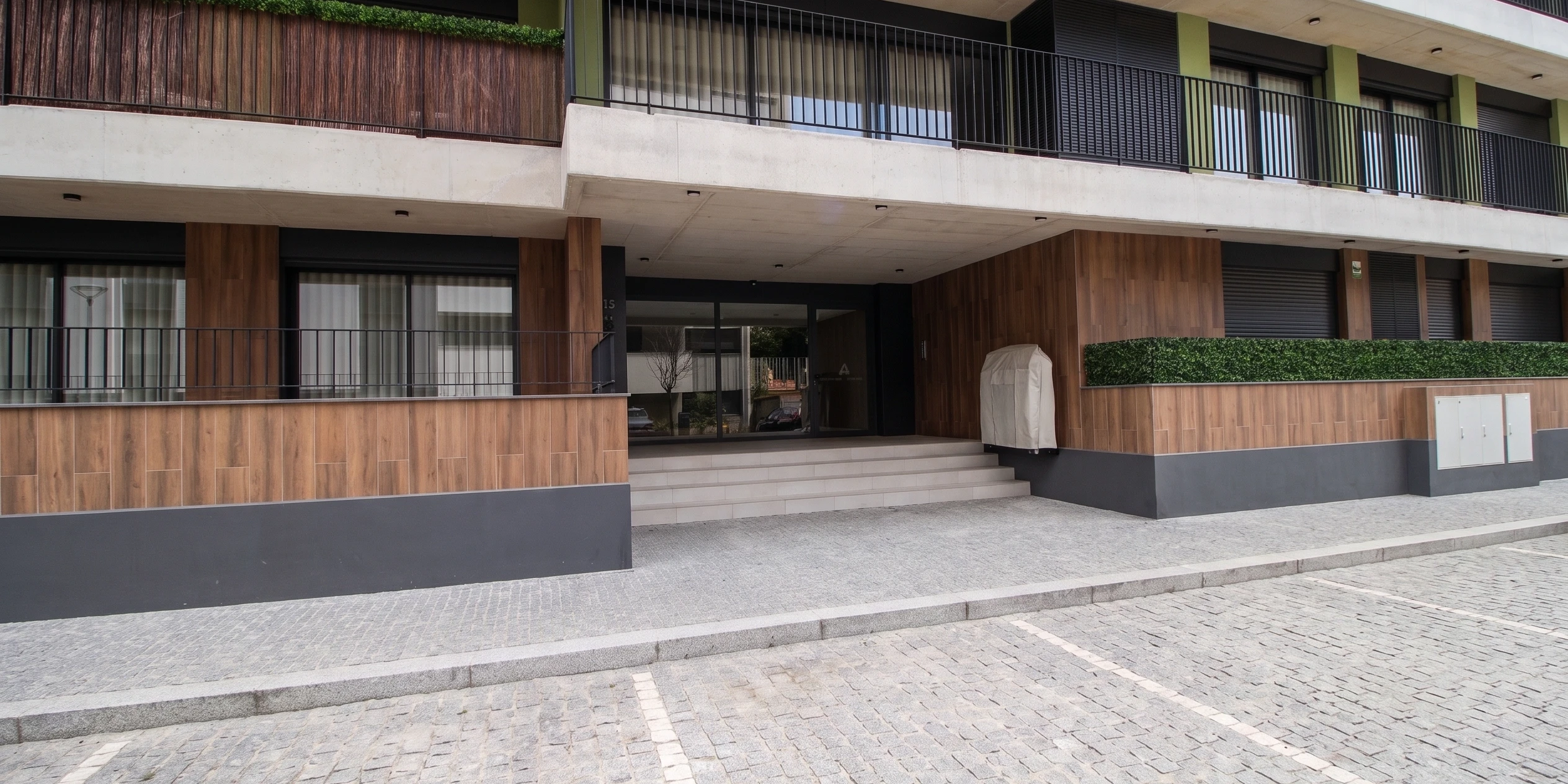 GN/02443 Entrada Apartamento T2 Como Novo Candal santa Marinha Vila Nova de Gaia Porto