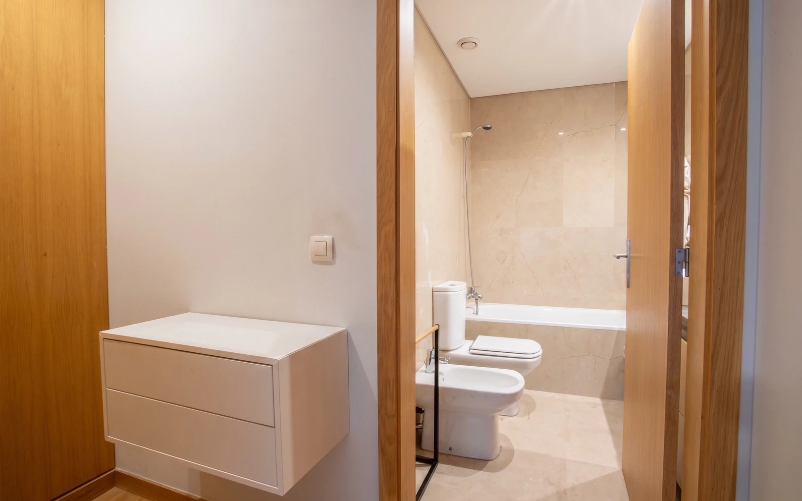 GN/02444 Apartamento T4 Como Novo em Santa Marinha Coimbrões Vila Nova de Gaia Porto