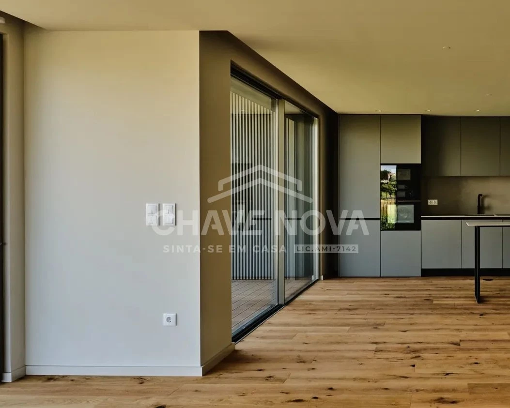 GN/02451 Apartamento T3 Dúplex Novo São Félix da Marinha Vila Nova de Gaia Porto