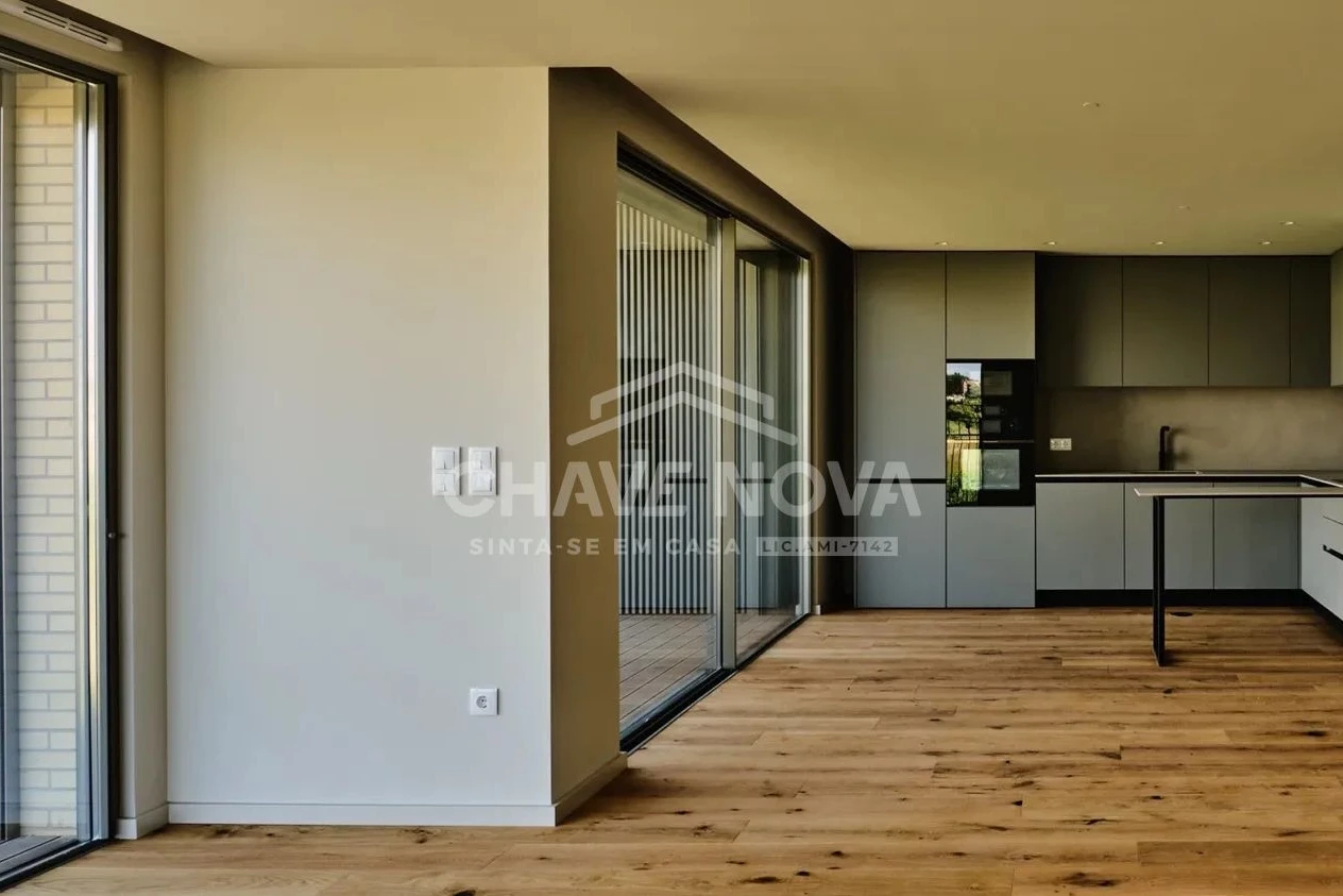 GN/02451 Apartamento T3 Dúplex Novo São Félix da Marinha Vila Nova de Gaia Porto
