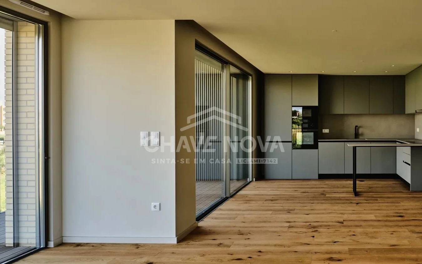 GN/02451 Apartamento T3 Dúplex Novo São Félix da Marinha Vila Nova de Gaia Porto