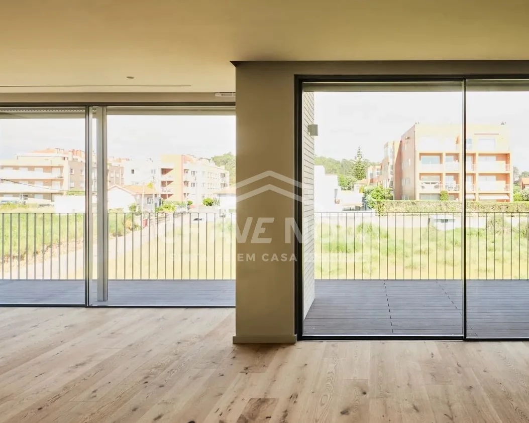 GN/02451 Apartamento T3 Dúplex Novo São Félix da Marinha Vila Nova de Gaia Porto