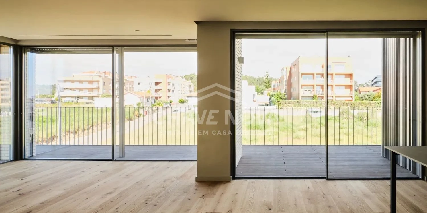 GN/02451 Apartamento T3 Dúplex Novo São Félix da Marinha Vila Nova de Gaia Porto