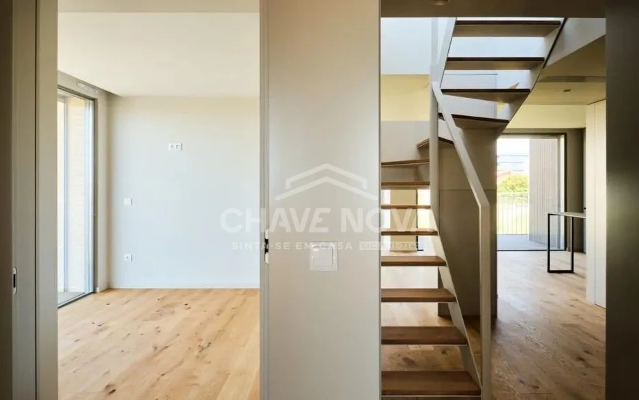 GN/02451 Apartamento T3 Dúplex Novo São Félix da Marinha Vila Nova de Gaia Porto