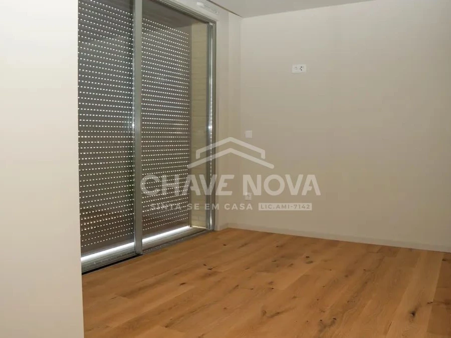 GN/02451 Apartamento T3 Dúplex Novo São Félix da Marinha Vila Nova de Gaia Porto
