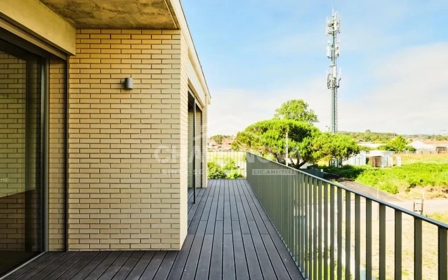 GN/02451 Apartamento T3 Dúplex Novo São Félix da Marinha Vila Nova de Gaia Porto