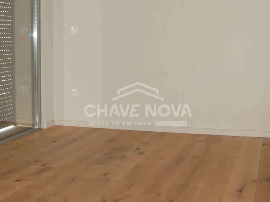 GN/02451 Apartamento T3 Dúplex Novo São Félix da Marinha Vila Nova de Gaia Porto