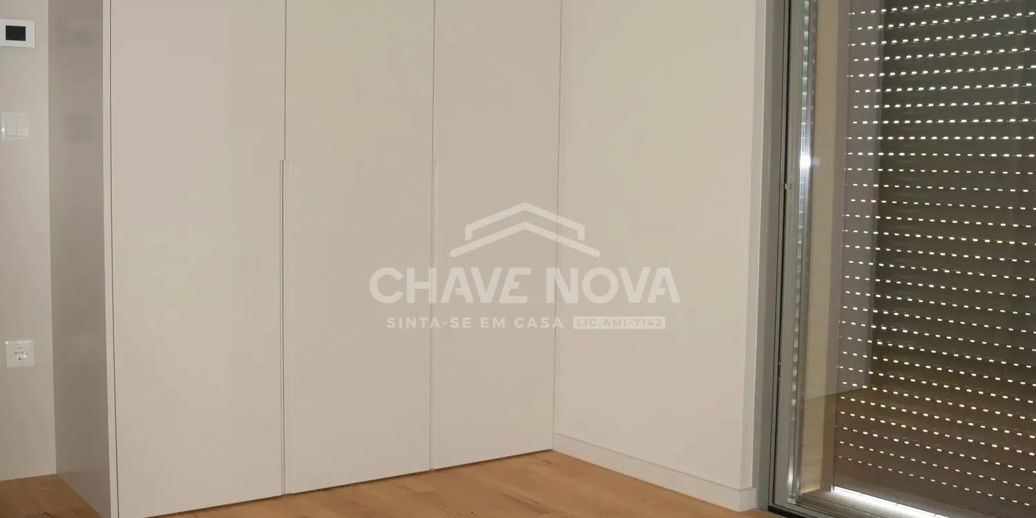 GN/02451 Apartamento T3 Dúplex Novo São Félix da Marinha Vila Nova de Gaia Porto
