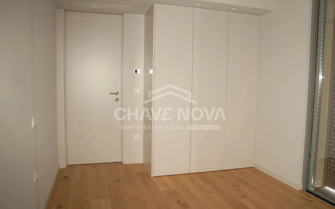 GN/02451 Apartamento T3 Dúplex Novo São Félix da Marinha Vila Nova de Gaia Porto