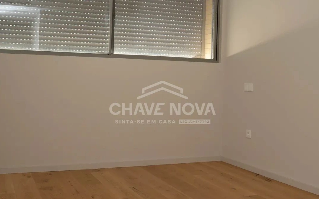 GN/02451 Apartamento T3 Dúplex Novo São Félix da Marinha Vila Nova de Gaia Porto