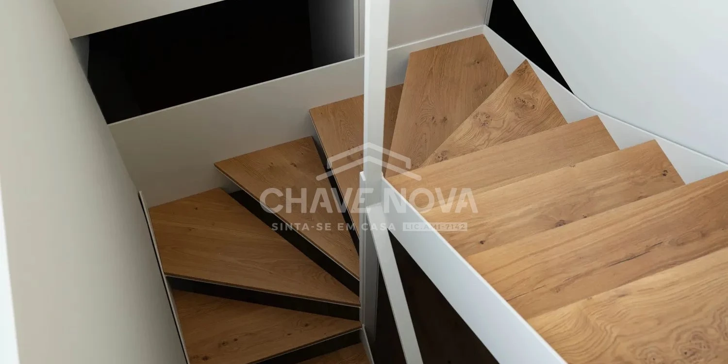 GN/02451 Apartamento T3 Dúplex Novo São Félix da Marinha Vila Nova de Gaia Porto