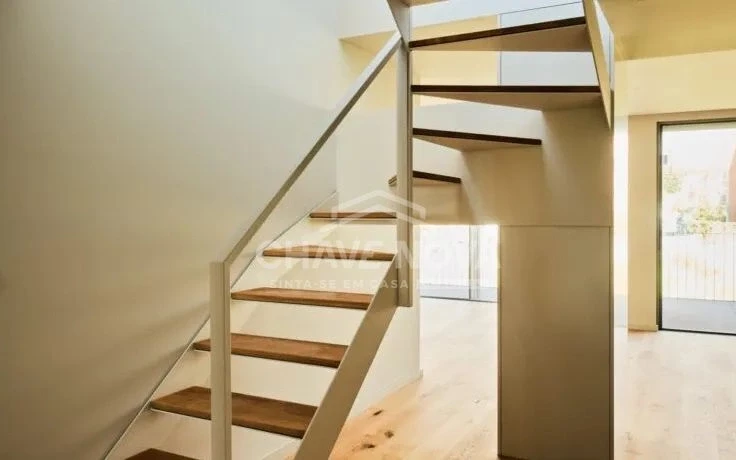GN/02451 Apartamento T3 Dúplex Novo São Félix da Marinha Vila Nova de Gaia Porto