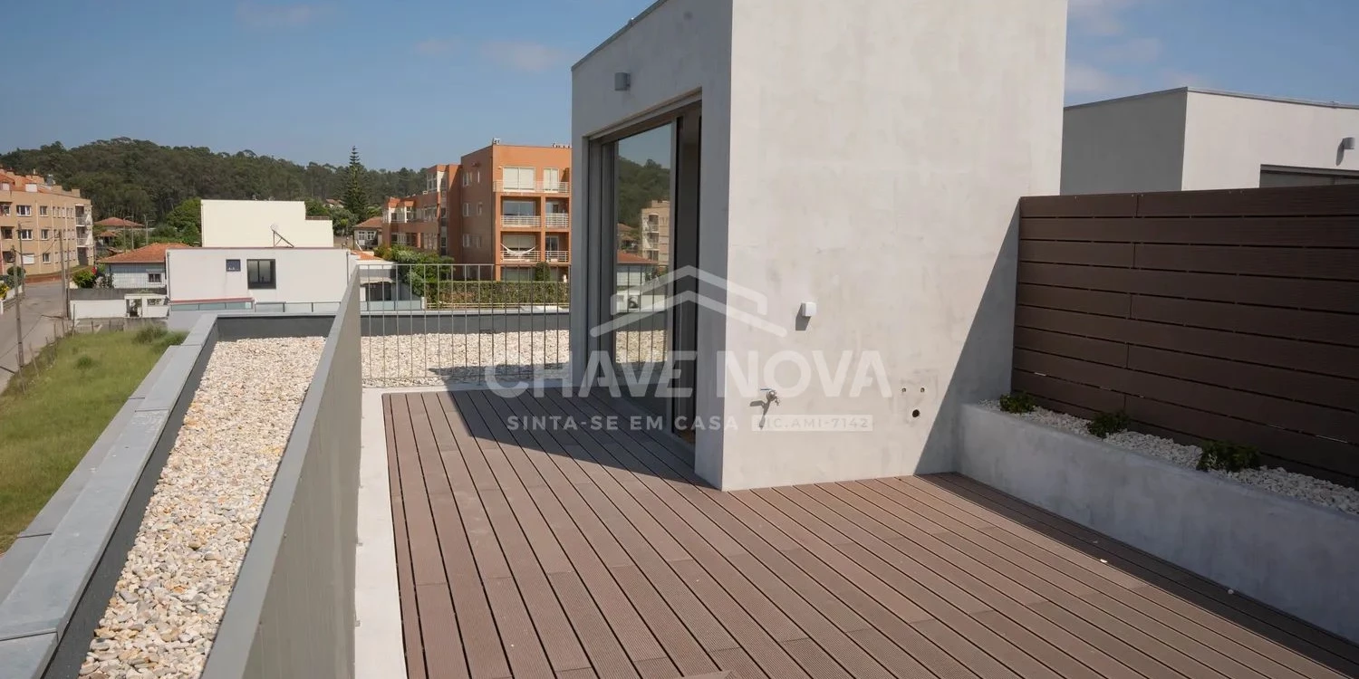 GN/02451 Apartamento T3 Dúplex Novo São Félix da Marinha Vila Nova de Gaia Porto