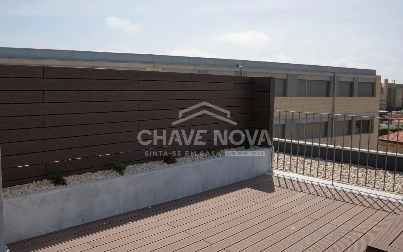 GN/02451 Apartamento T3 Dúplex Novo São Félix da Marinha Vila Nova de Gaia Porto