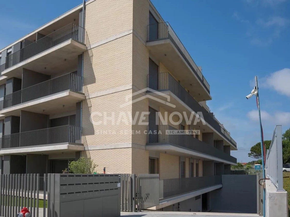 GN/02451 Apartamento T3 Dúplex Novo São Félix da Marinha Vila Nova de Gaia Porto