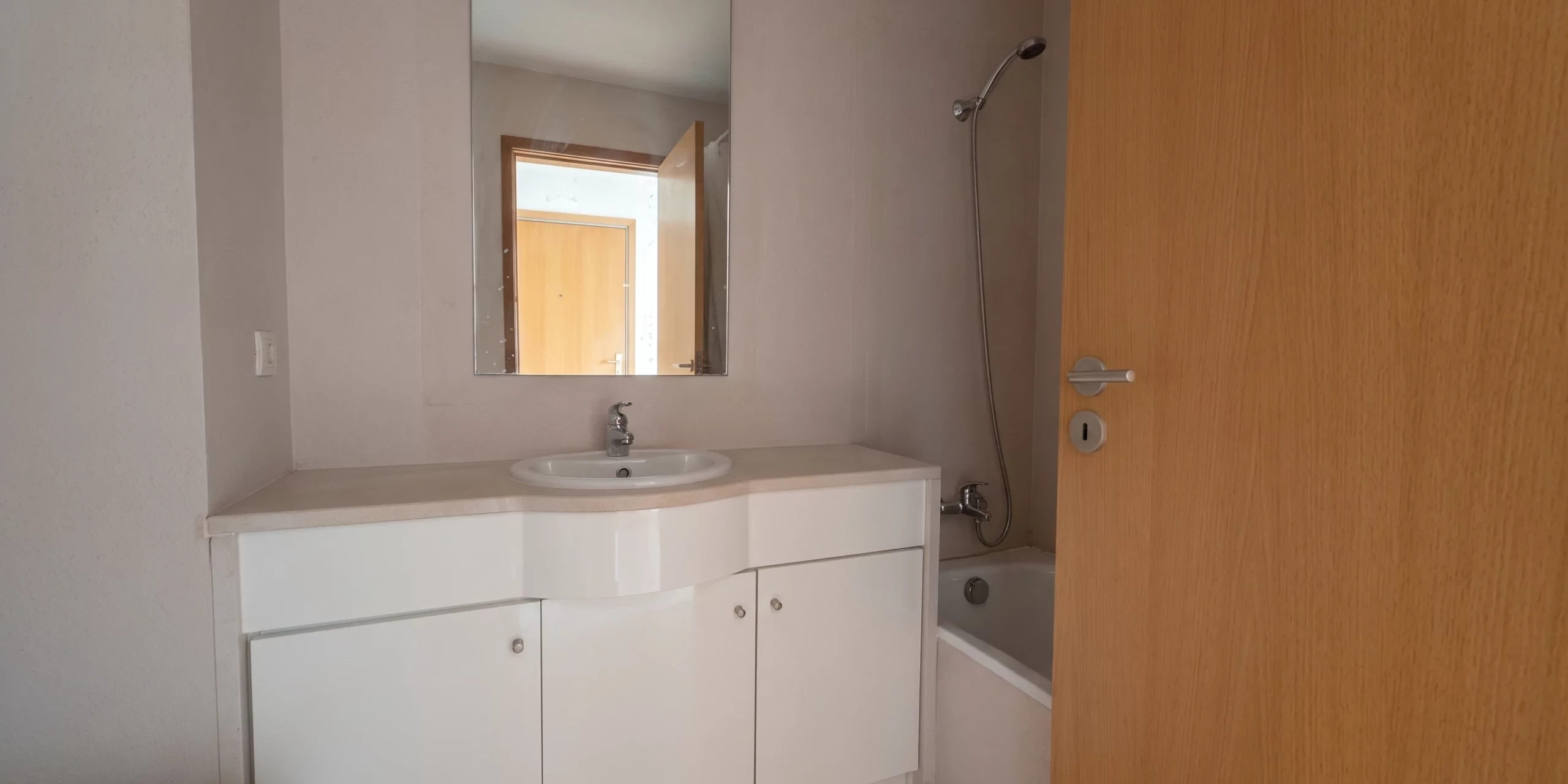 GN/02453 Apartamento T1 Santa Marinha Soares dos Reis Vila Nova de