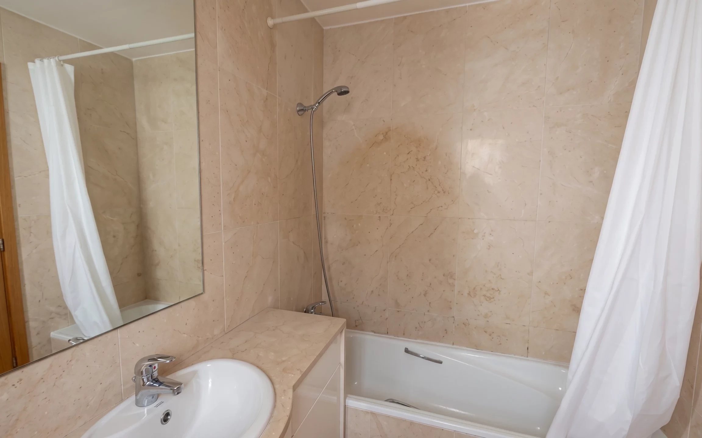GN/02453 Apartamento T1 Santa Marinha Soares dos Reis Vila Nova de