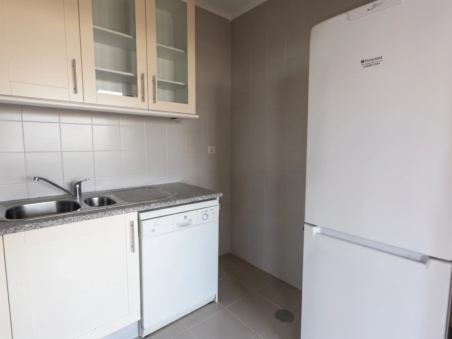 GN/02453 Apartamento T1 Santa Marinha Soares dos Reis Vila Nova de