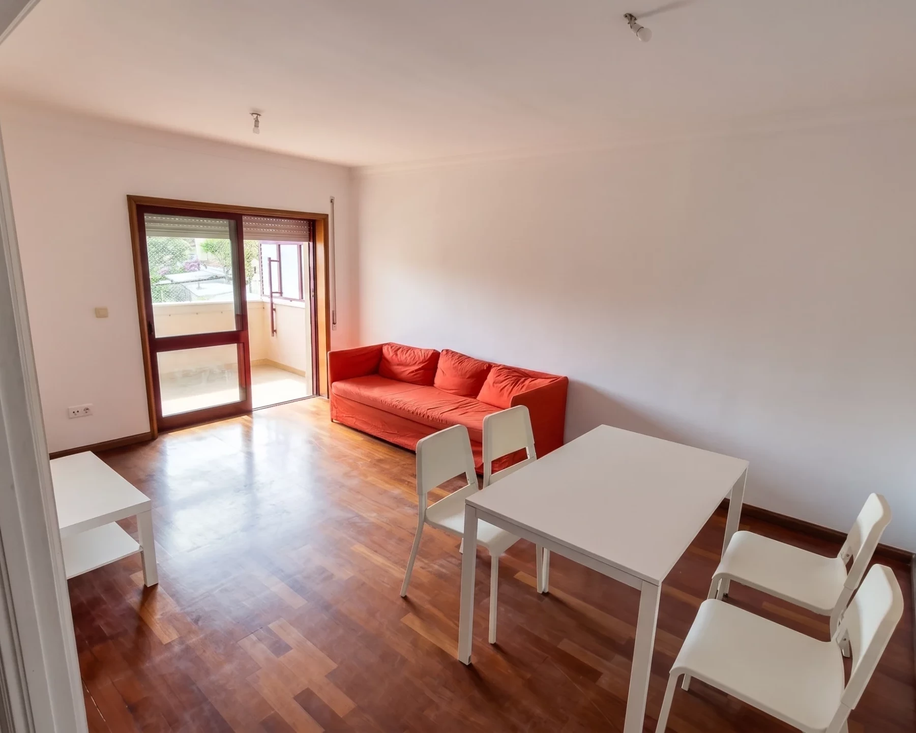 GN/02463 Apartamento T2 à venda na Avenida de Fernão de Magalhães Areosa Porto