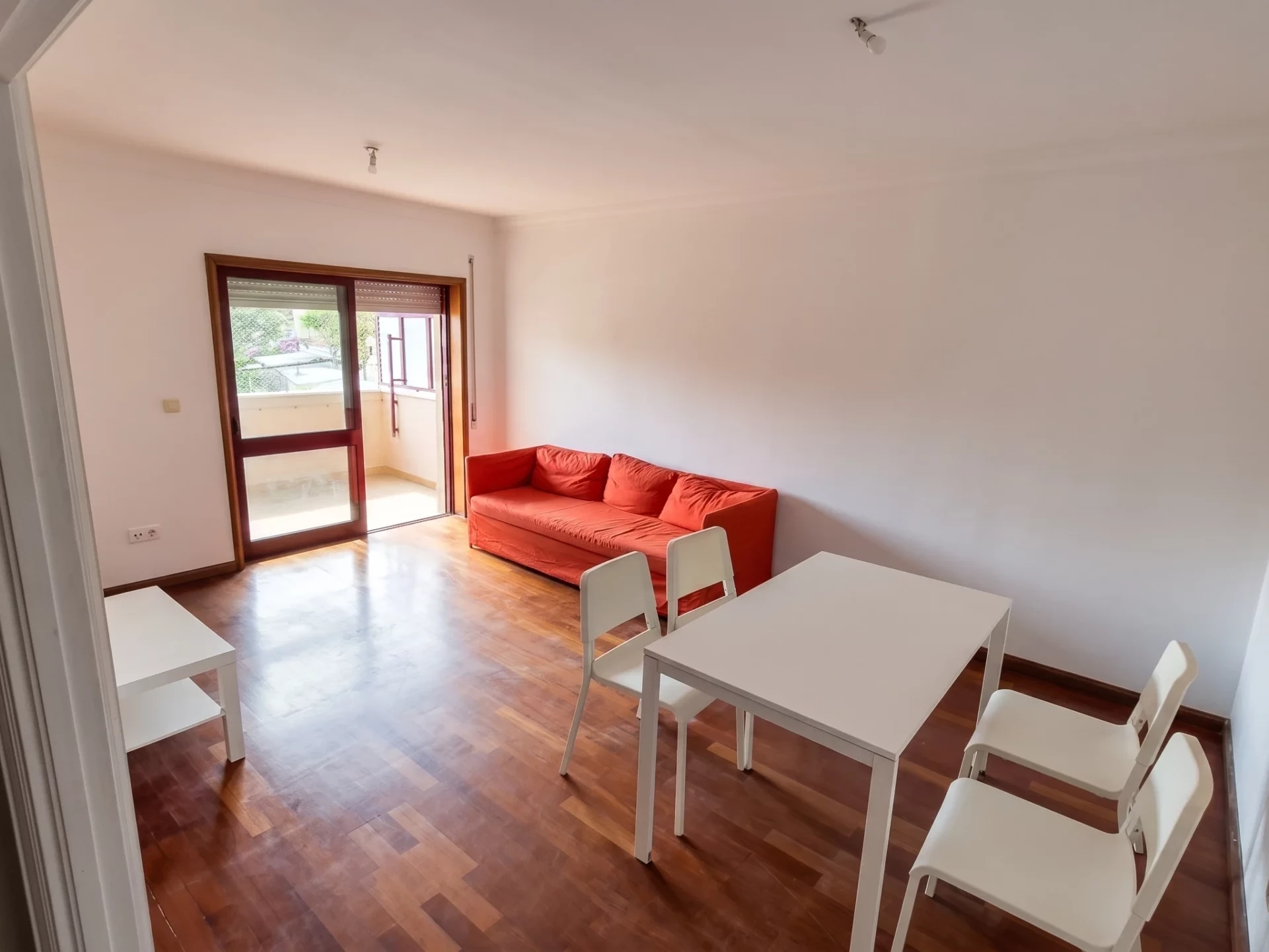 GN/02463 Apartamento T2 à venda na Avenida de Fernão de Magalhães Areosa Porto