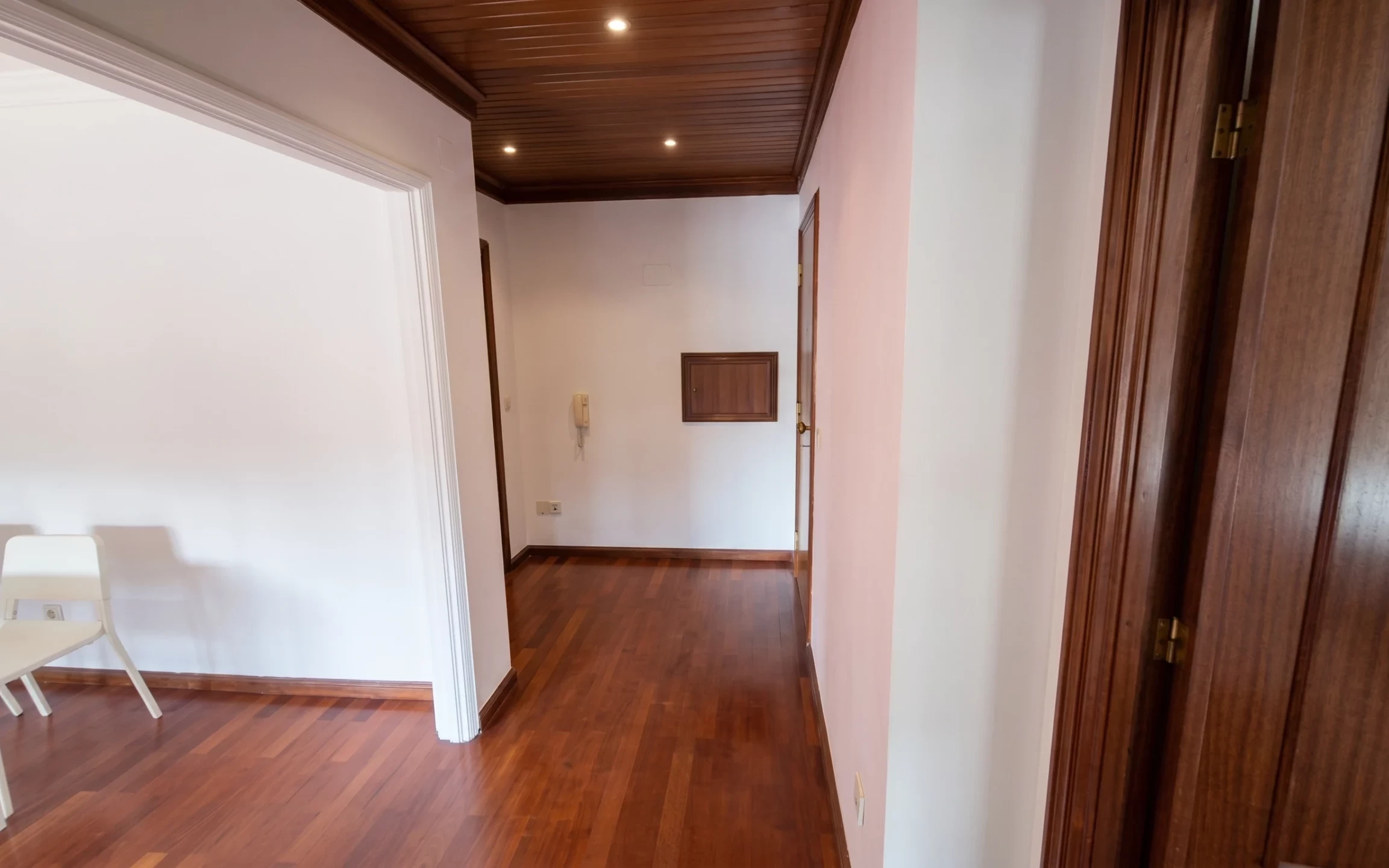 GN/02463 Apartamento T2 à venda na Avenida de Fernão de Magalhães Areosa Porto