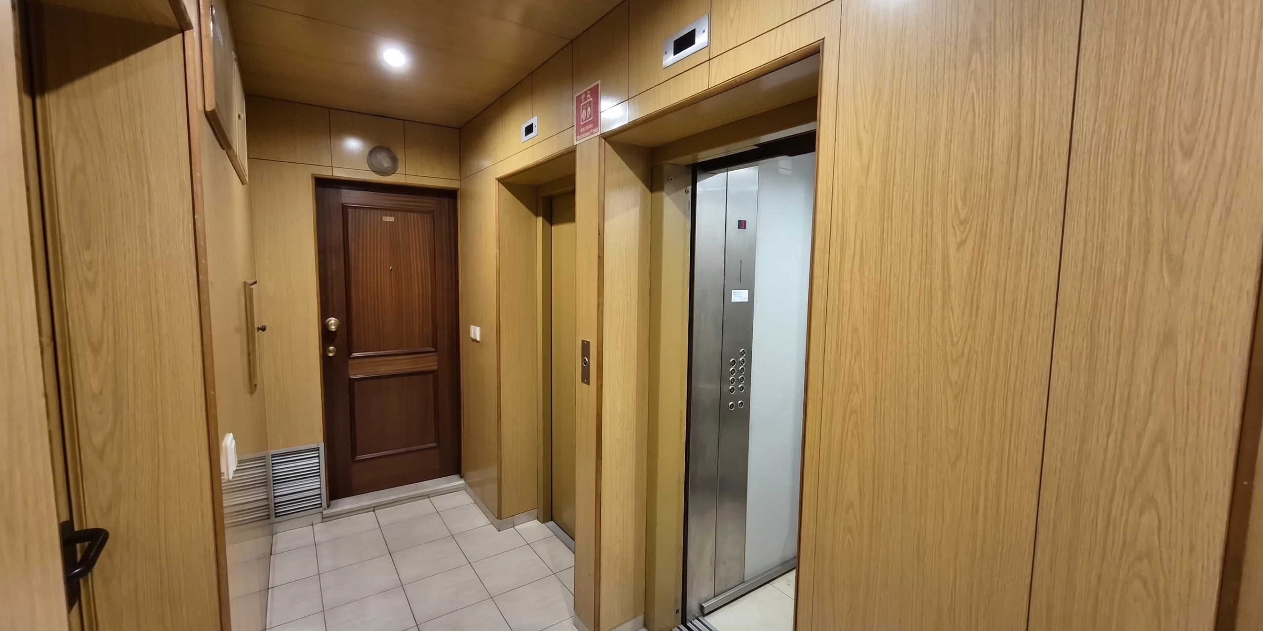 GN/02463 Apartamento T2 à venda na Avenida de Fernão de Magalhães Areosa Porto