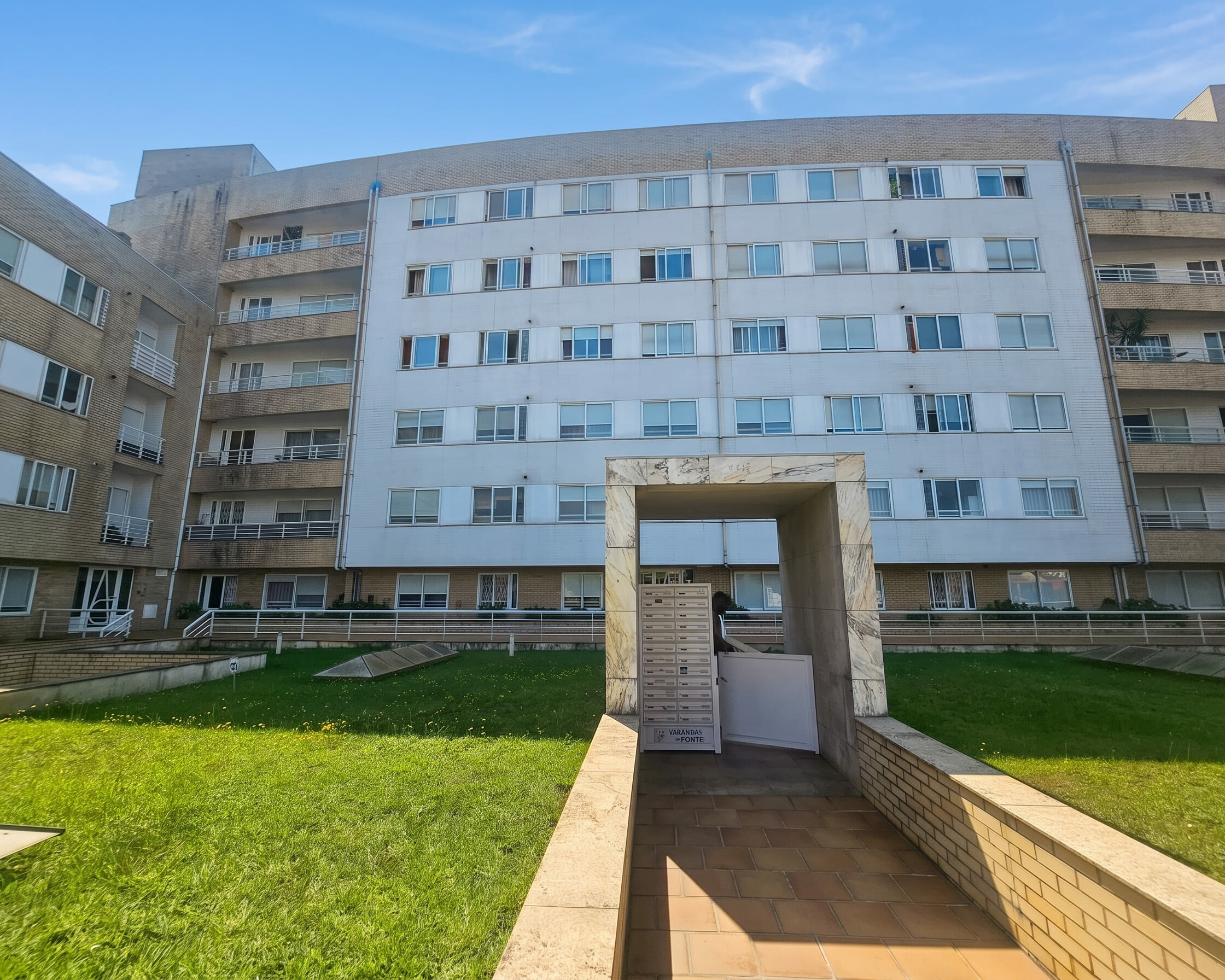 GN/02472 Apartamento T1 Condomínio Fechado Lugar de Garagem em Ermesinde Valongo Porto