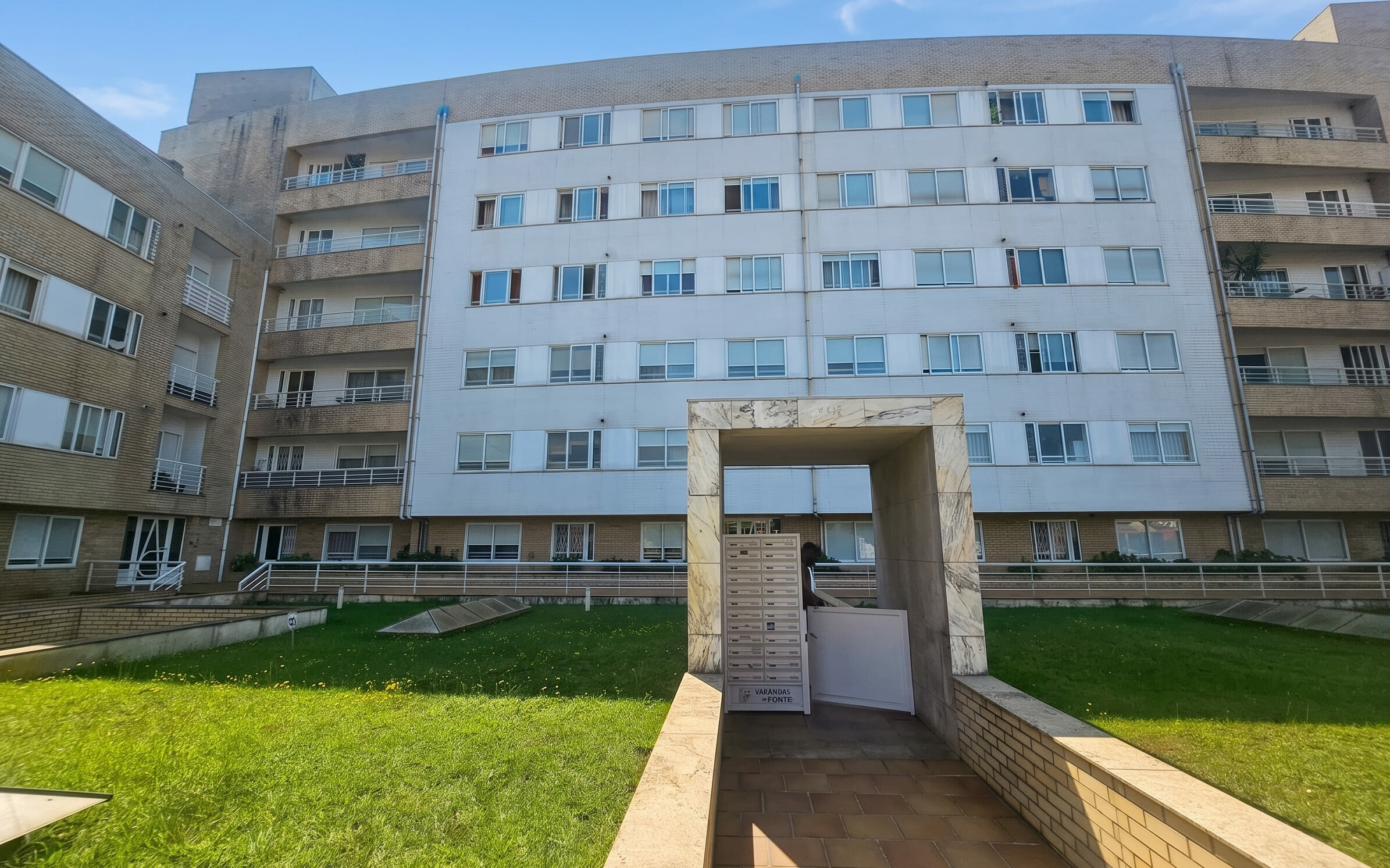 GN/02472 Apartamento T1 Condomínio Fechado Lugar de Garagem em Ermesinde Valongo Porto