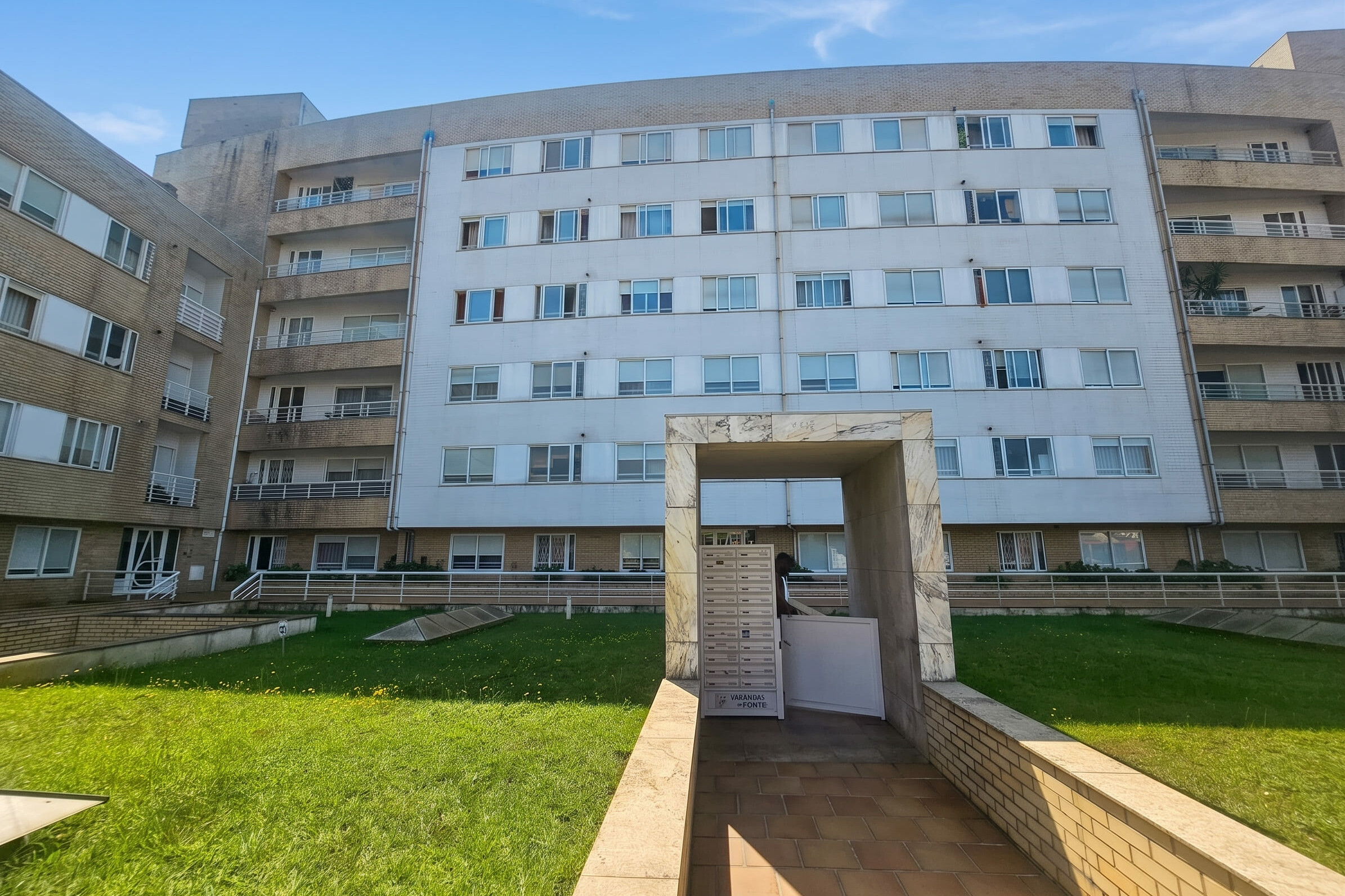 GN/02472 Apartamento T1 Condomínio Fechado Lugar de Garagem em Ermesinde Valongo Porto
